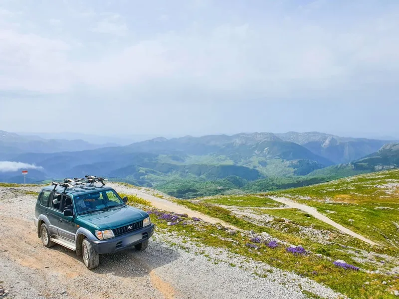 The 4x4 on a gravel track high above the valleys
